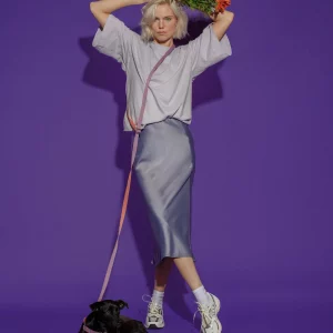 Hot Doggies Lily Coral Freihandleine crossbody getragen