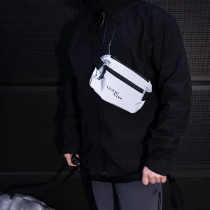 CLOUD7 AKTIV Reflective Gürteltasche crossbody getragen